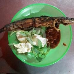 Lele Goreng   Sambel   Lalapan