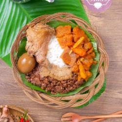 Nasi Gudeg Krecek Telur Dada