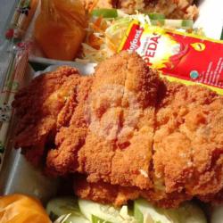 Chicken Katsu, Kentang Goreng   Salad Sayur