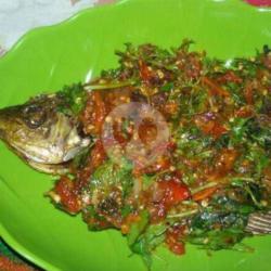 Lalapan Ikan Gurame Goreng Penyet Sambal Kemangi Tanpa Nasi