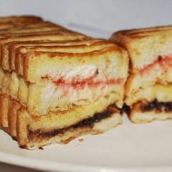 Roti Bakar Strawberry Keju