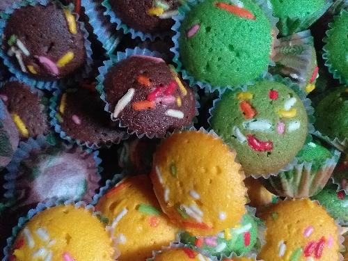 Enci Cake & Cookies, Batu Cermin