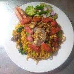 Mie Goreng Sosis Sedeng / Pedes