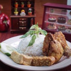 Paket Nasi Lalapan Berbumbu Ayam Broiler