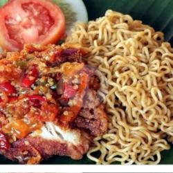 Mie Goreng Ayam Geprek