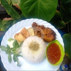 Nasi Ayam Penyet Serundeng