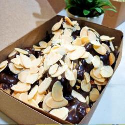 Almond   Saus Coklat