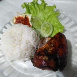 Nasi Pake Ayam Bakar