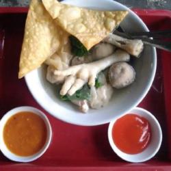 Pangsit Kuah Bakso