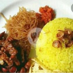 Nasi Kuning Gorengan