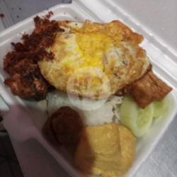 Nasi Penyetan Pentol  Goreng