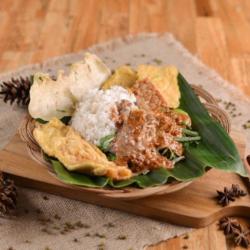 Nasi Pecel Mendoan & Telor Dadar