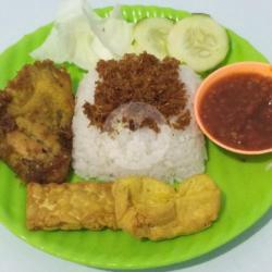 Nasi Lalapan Serundeng Laos