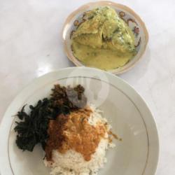 Nasi Gulai Kepala Ikan Mas