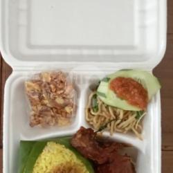 Nasi Kuning Campur Dan Ayam