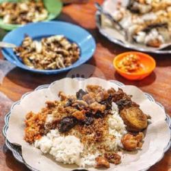 Nasi Kulit Ayam Krispi