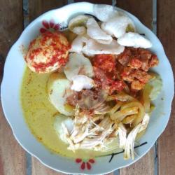 Lontong Opor Ayam Suwir   Telor Balado