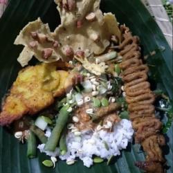 Nasi Pecel Pincuk Lawuh Sate Usus