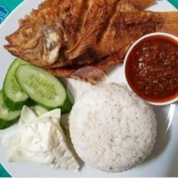 Nasi Uduk Ikan Nila