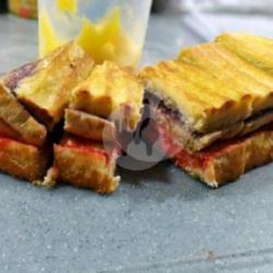 Blueberry Coklat Susu  Strawberry Coklat Susu