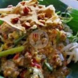 Nasi Pecel Lauk Daging Empal Bulat