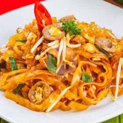 Kwetiaw Goreng Telor  Ati Ampela Krupuk