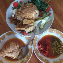 Nasi Padang Dada Gulai Sayur Gulay Sambal Kueah Halal.