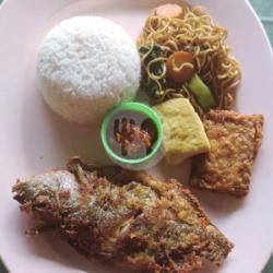 Nasi Campur Ikan Nila Goreng Tepung, Sambal Spesial