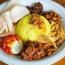Nasi Uduk Kuning Telur
