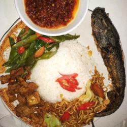 Nasi Campur   Ikan Lele