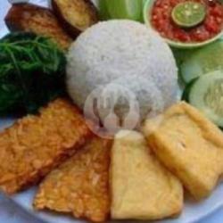 Nasi Tempong Tempe Tahu Ikan Asin