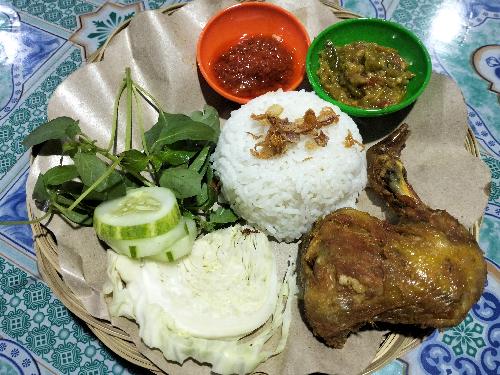 Pecel Lele 4 Saudara, Jl D,I Panjaitan Bagus Kuning