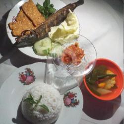 Pecel Lele Lampung Komplit (pecel Lele   Nasi   Sayur Asam)