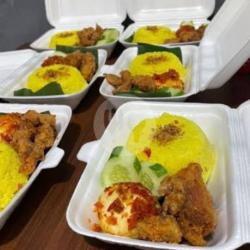 Nasi Kuning   Telor Bulat