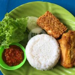 Nasi Putih Ayam Goreng Plus Tempe