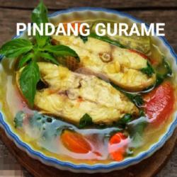 Pindang Gurame (irisan Tomat, Daun Kemangi, Bumbu)