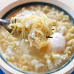 Indomi Ayam Bawang Kuah Plus Telor Ceplok Goreng