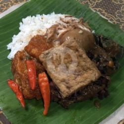 Nasi Gudeg Suwir Telur Tahu