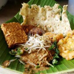 Nasi Pecel Telur Dadar