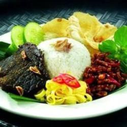 Nasi Uduk Paru Goreng