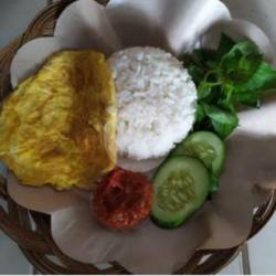 Nasi Putih Telur Dadar Lalapan