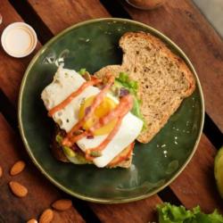 Egg Toast I 221,7 Kcal