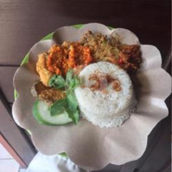 Paket Nasi Uduk Ayam Geprek Level 1-5   Es Sirup