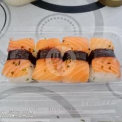 Nigiri Salmon