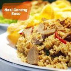 Nasi Goreng Bakso Sosis. Pedes? Sedeng? Pedes Bgt?