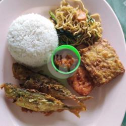 Nasi Campur Ikan Katombo Goreng Tepung