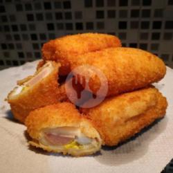 Risoles Beef Mozarella Mayo