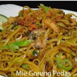 Mie Rebus Kuning Rendang Daging Special