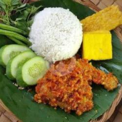 Pecel Ayam Penyet Tahu Tempe