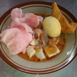 Ketupat Sayur Padang Plus Tahu Dan Telur